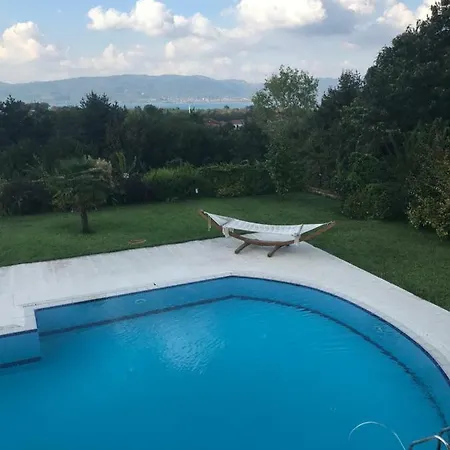 Sapanca'da Orman Ve Gol Manzarali Malikane *